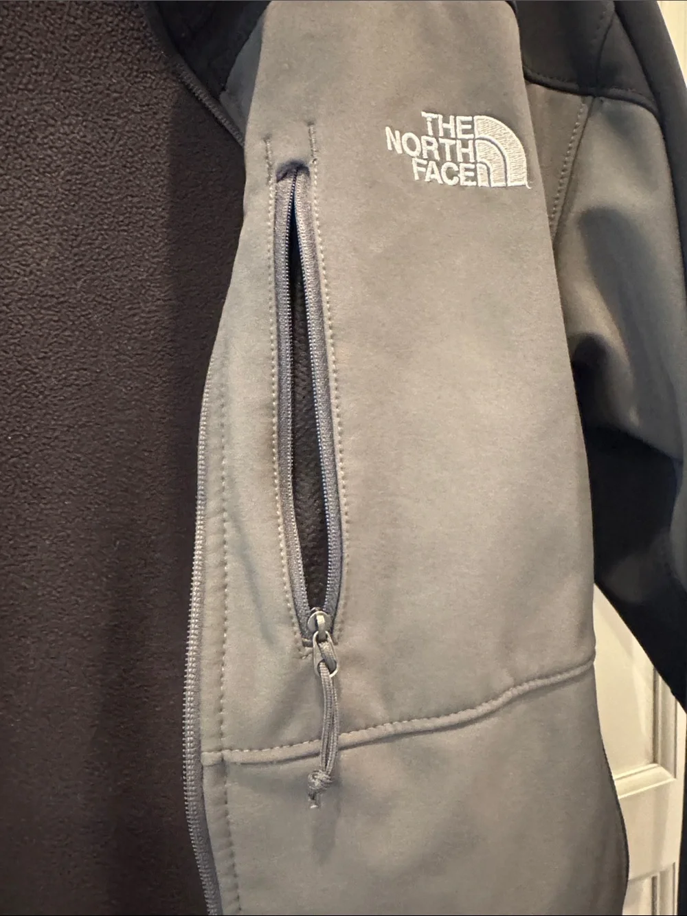 The North Face Men's Gray and Black Softshell Performance Jacket